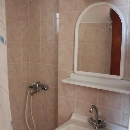 Next To The Sea - Faros 4 *